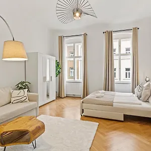 cozy-apartments-4-min-u6-josefstdterstrae.vienna-besthotels.com/